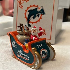 Danbury Mint 2008 Miami Dolphins Christmas ornament.